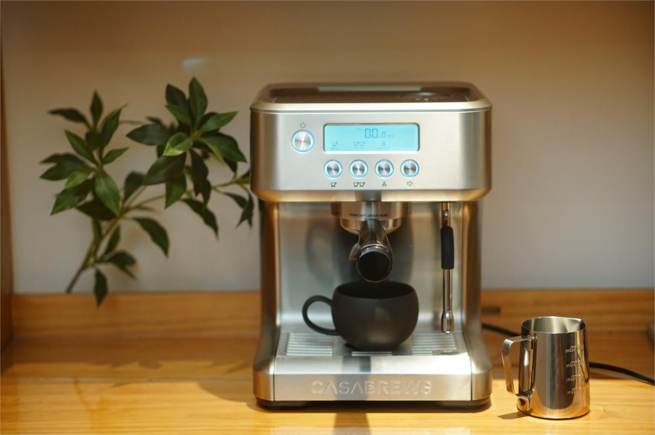Elevate Your Coffee Experience with the CASABREWS Ultra Espresso Machine